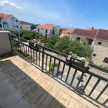 Apartment Familia Supetar